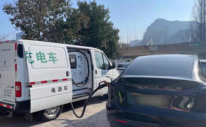 万源汽车搭电